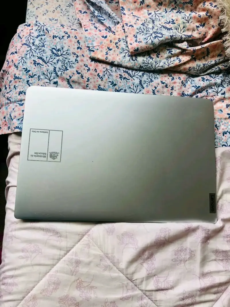 Laptop Lenovo Intel Core i5 en buen estado - 3