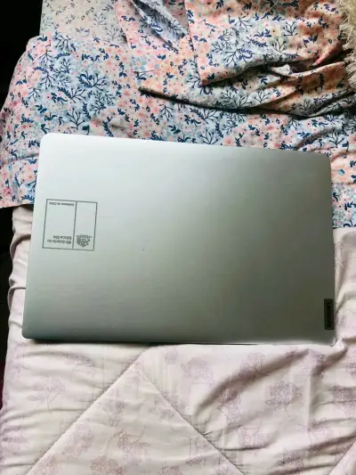 Laptop Lenovo Intel Core i5 en buen estado - miniatura 3