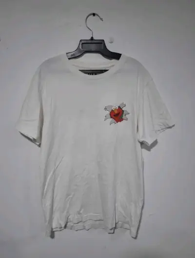 Polera Uniqlo Kaws Sesame Street Elmo Blanca - miniatura 2