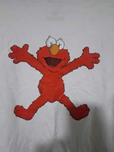 Polera Uniqlo Kaws Sesame Street Elmo Blanca - miniatura 4