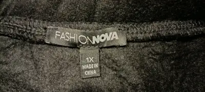 Polerón negro Fashion Nova talla XL - miniatura 3