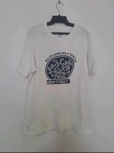 Polera Uniqlo Keith Haring Blanca Talla M - miniatura 1