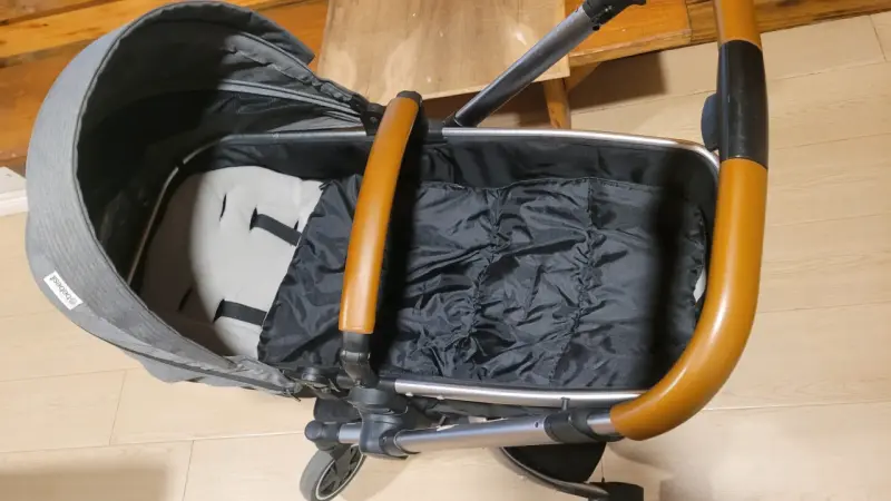 Coche de bebé gris con manillar ajustable - 2