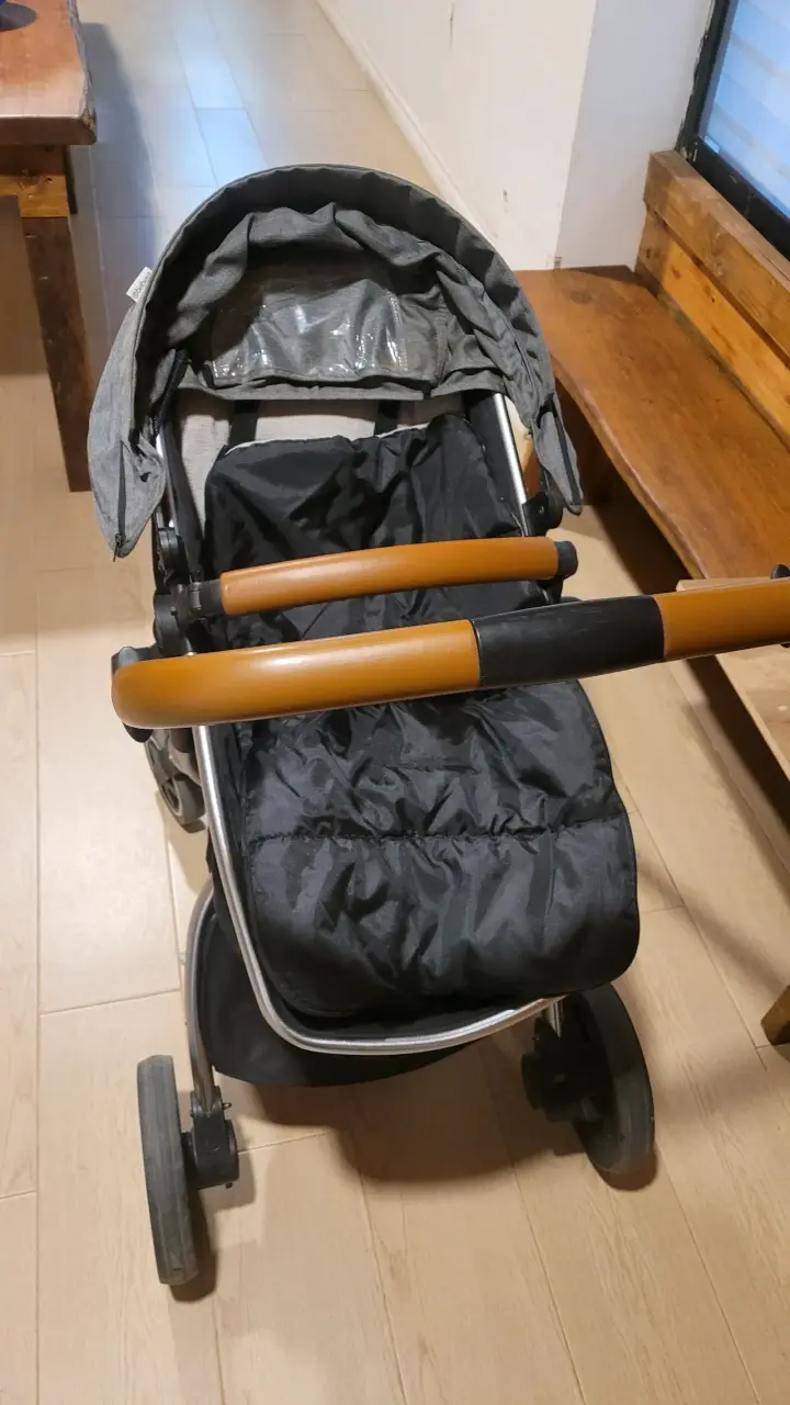 Coche de bebé gris con manillar ajustable - 4