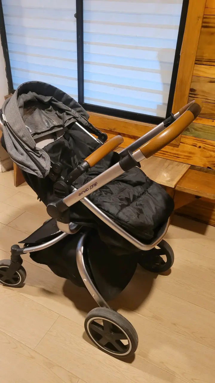 Coche de bebé gris con manillar ajustable - 5