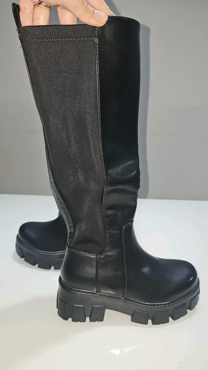 Botas negras para mujer con suela gruesa nro 35 - 1