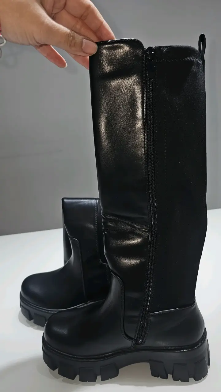 Botas negras para mujer con suela gruesa nro 35 - 2