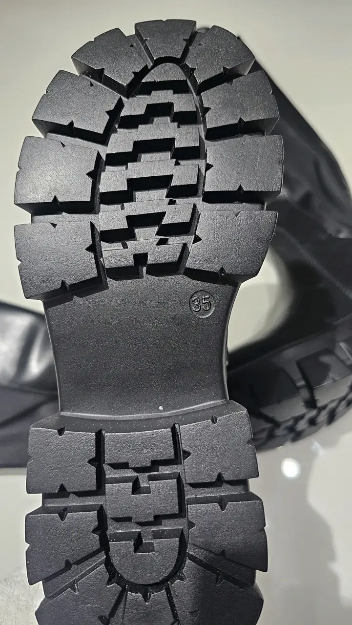 Botas negras para mujer con suela gruesa nro 35 - 3