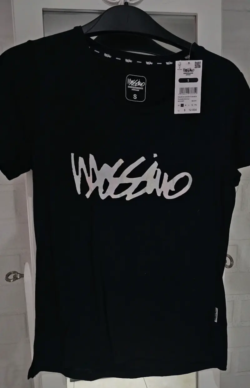 Polera negra Mossimo con logo holográfico - 1