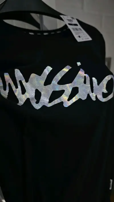 Polera negra Mossimo  con logo holográfico - miniatura 2