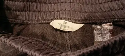 Buzo negro H&M para niño - miniatura 3