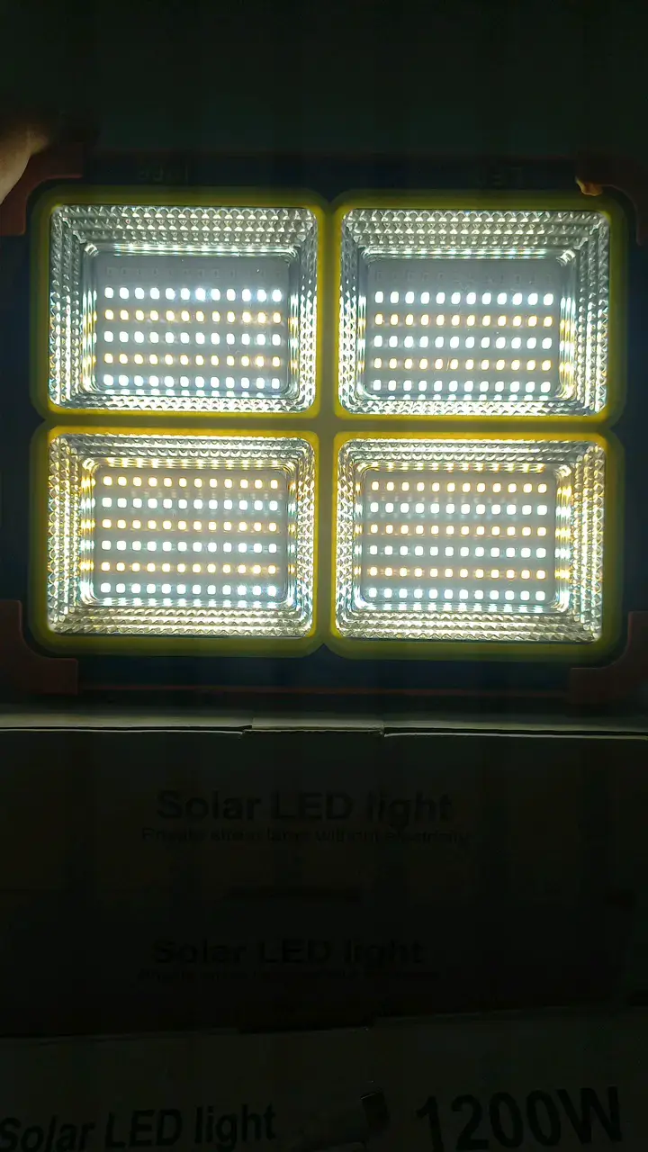 Luz LED Solar 1200W para Exteriores - 4