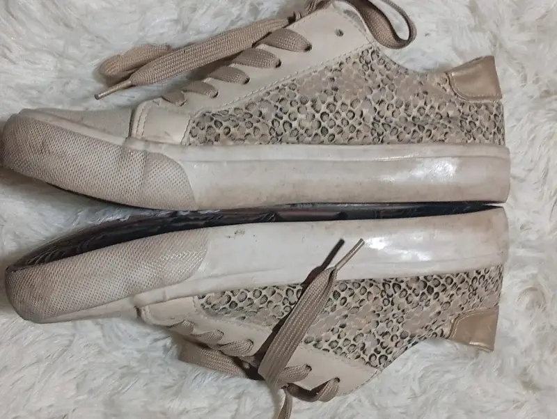 Zapatillas beige con diseño de estrella - 2