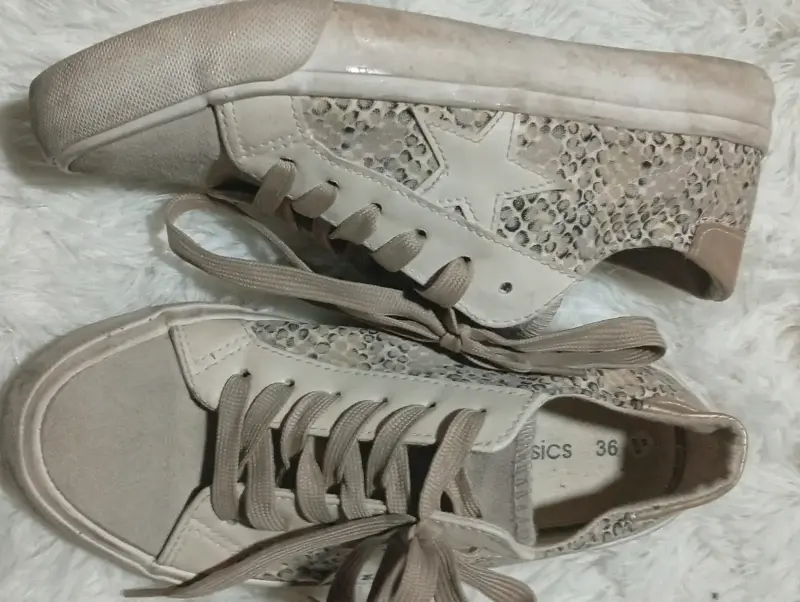 Zapatillas beige con diseño de estrella - 3