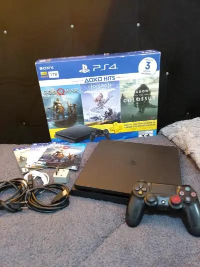 Consola PS4 Slim 1TB con 3 juegos incluidos - miniatura 1