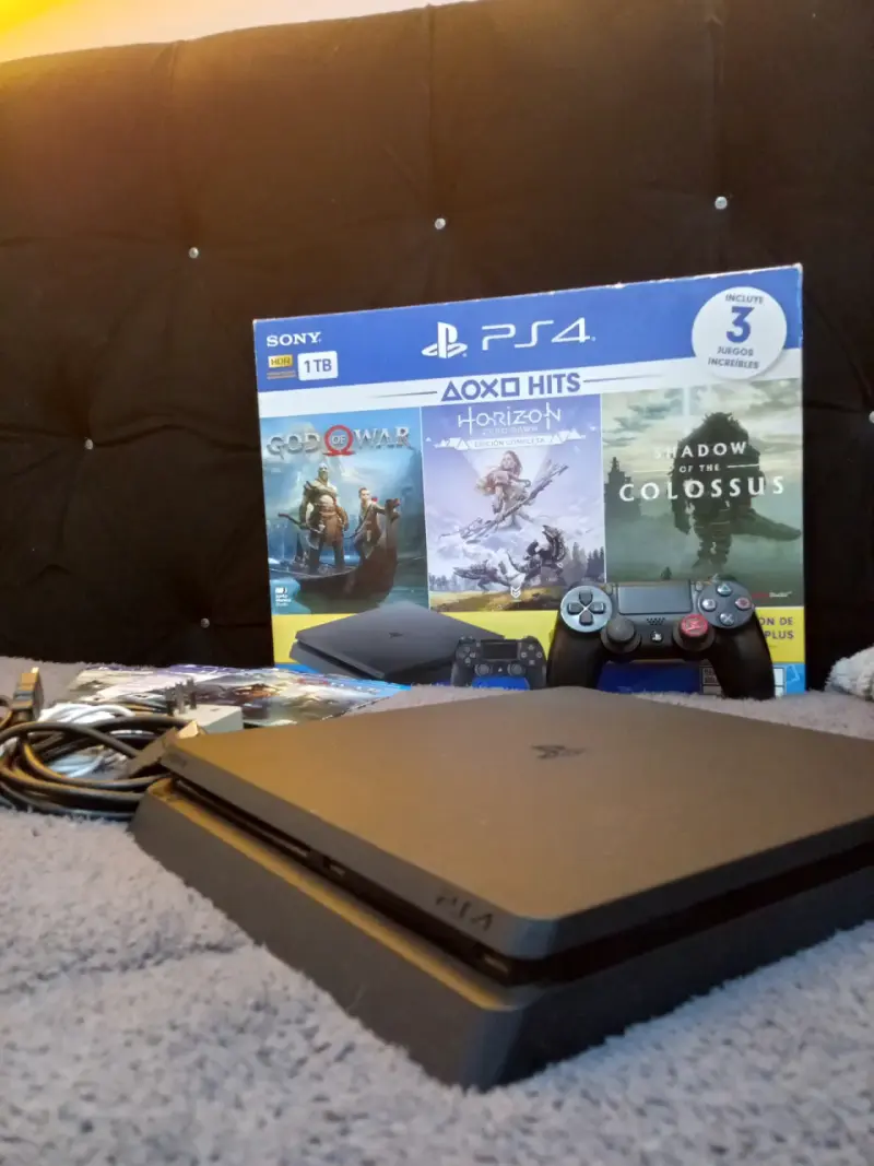 Consola PS4 Slim 1TB con 3 juegos incluidos - 2