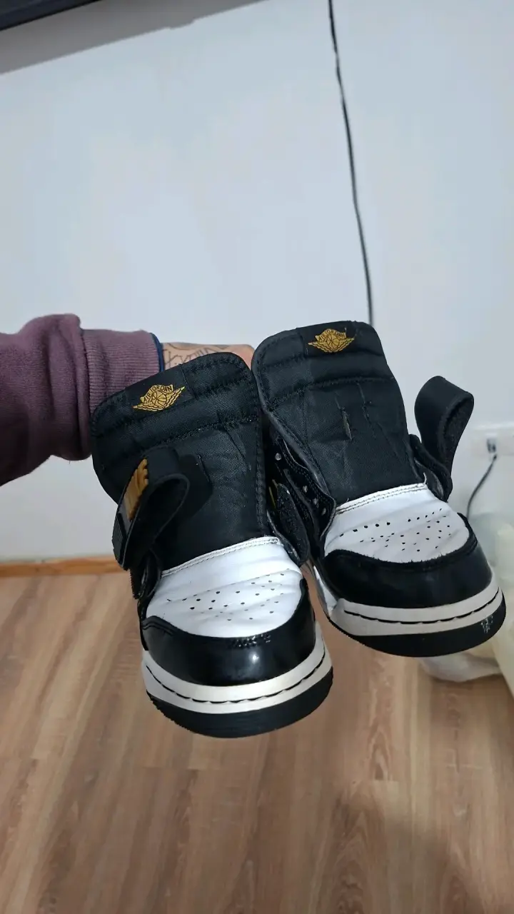 Zapatillas Air Jordan negras y blancas para niños - 1