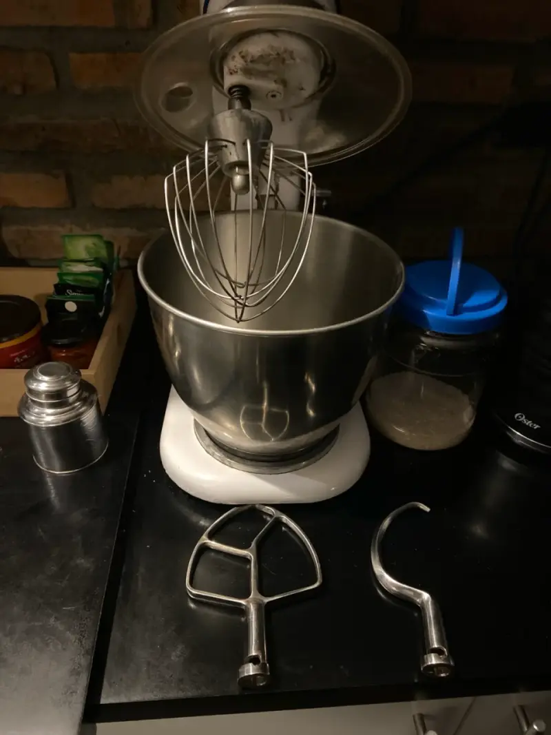 Batidora de pie con accesorios y tazón de acero inoxidable - 1