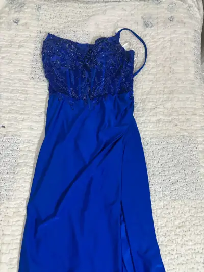Vestido de gala azul rey - miniatura 4