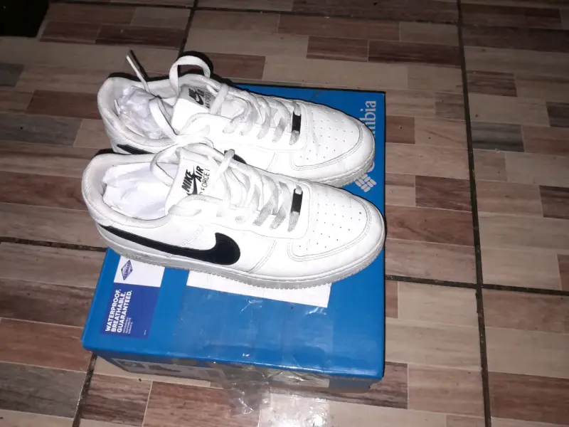 Zapatillas deportivas Nike Air blancas y negras - 2