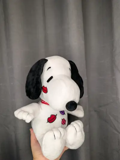 Peluche Snoopy con diseño de besos - miniatura 1