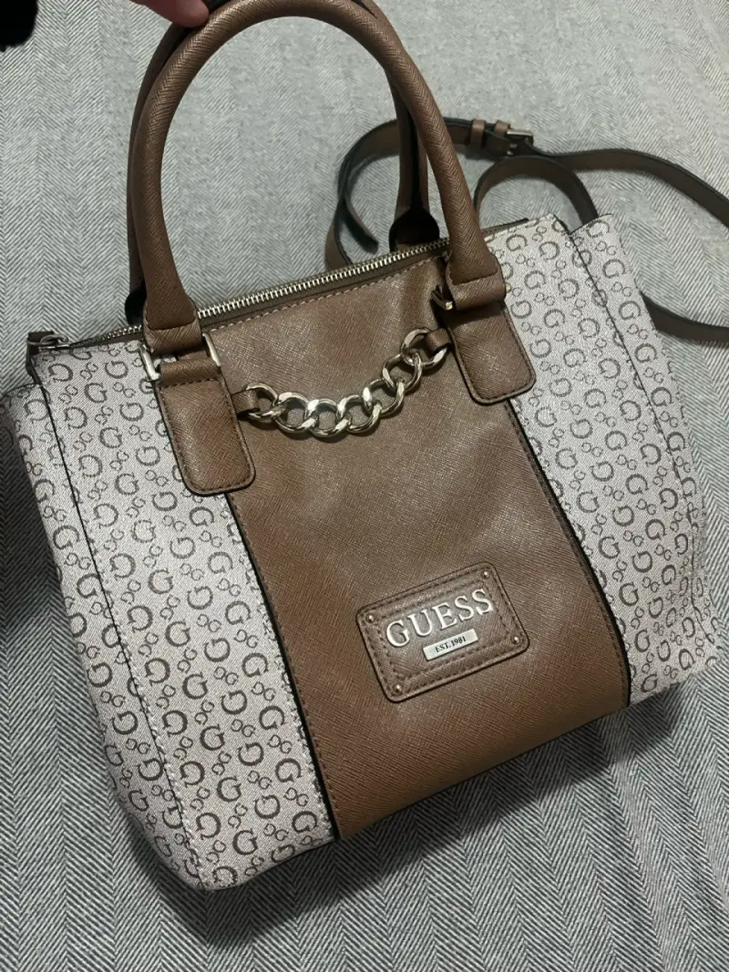 Bolso de mano Guess marrón con diseño monograma - 2
