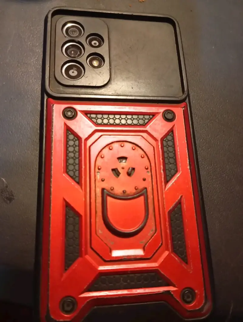 Teléfono inteligente con carcasa protectora roja - 2
