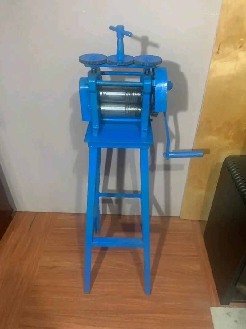 Laminadora de metal manual azul - 1