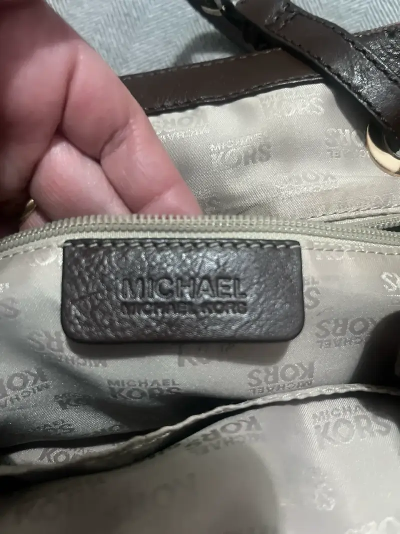 Bolso de mano Michael Kors con diseño de rayas - 4