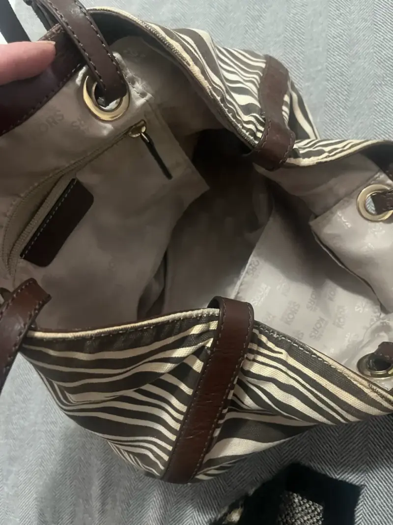 Bolso de mano Michael Kors con diseño de rayas - 6