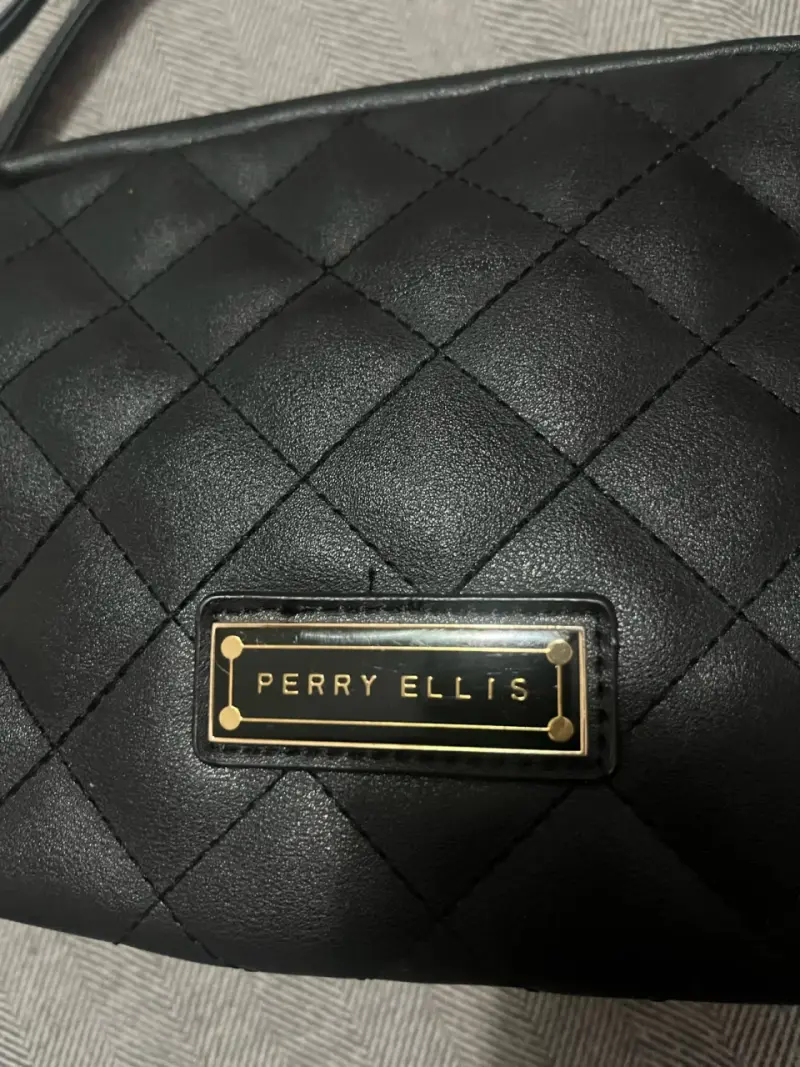 Cartera cruzada negra Perry Ellis elegante - 2