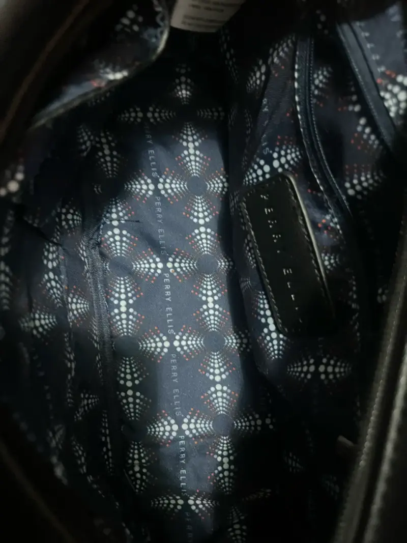 Cartera cruzada negra Perry Ellis elegante - 3
