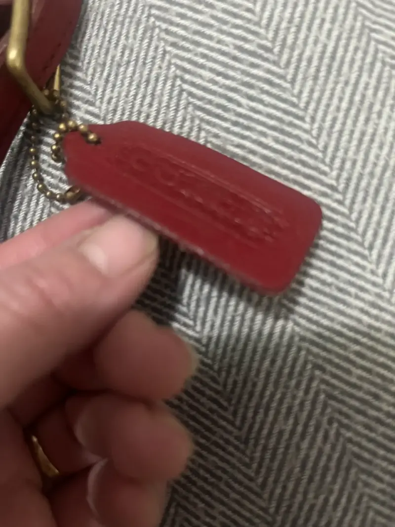 Bolso de cuero rojo marca Coach - 3