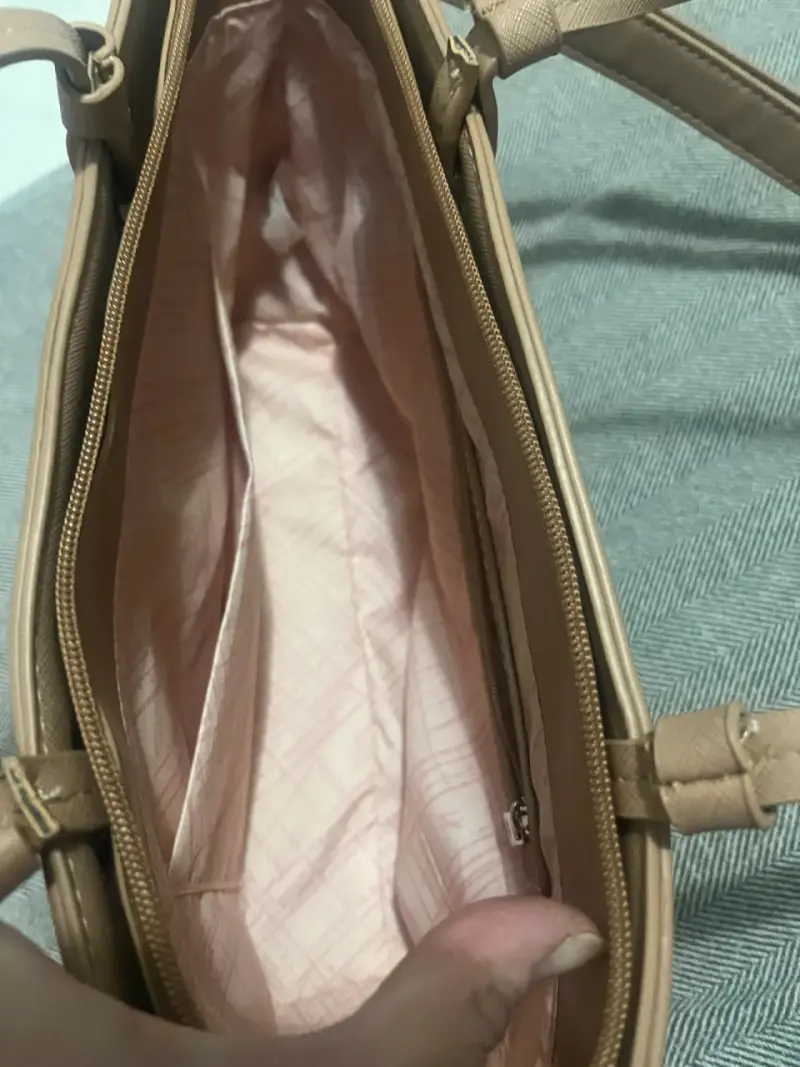 Cartera de cuero beige con correa ajustable - 3