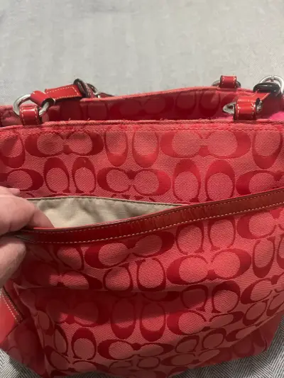 Bolso de hombro rojo Coach con diseño monograma - miniatura 3