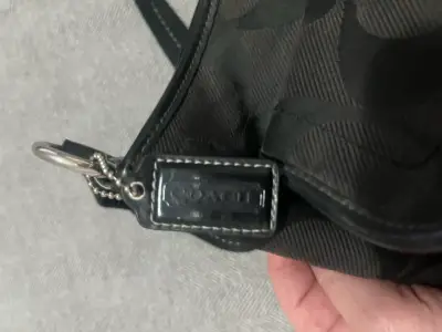 Bolso bandolera Coach negro con interior rojo - miniatura 3