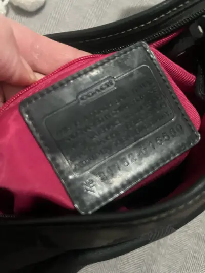 Bolso bandolera Coach negro con interior rojo - miniatura 5