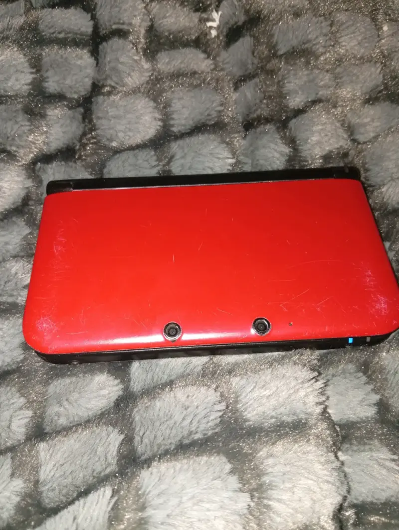 Nintendo 3DS XL rojo solo detalle pintura - 3