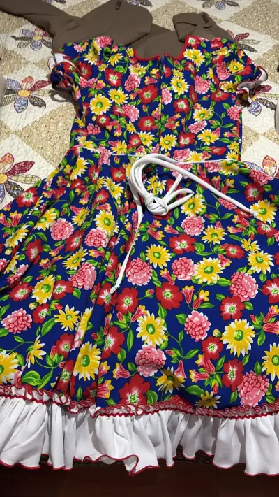 Vestido típico chileno floral colorido - miniatura 3
