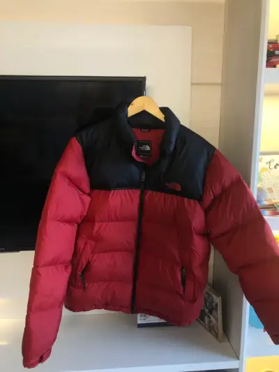 Chaqueta de plumas roja The North Face para invierno - miniatura 2