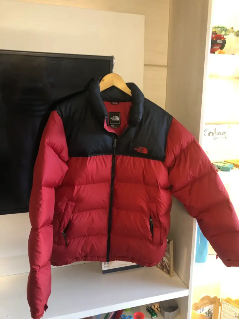 Chaqueta de plumas roja The North Face para invierno - 4