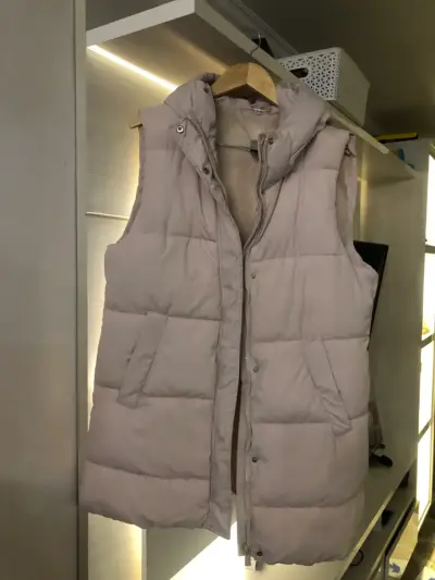 Chaleco acolchado sin mangas beige para mujer - miniatura 4