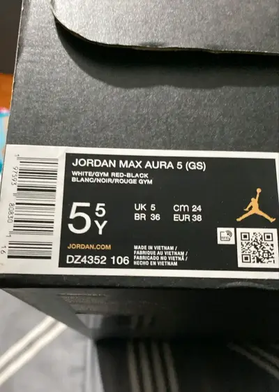 Zapatillas deportivas Jordan Max Aura 5 blancas y rojas - miniatura 3