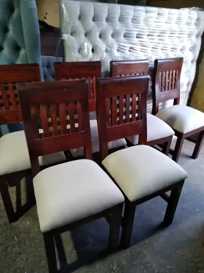 Sofá vintage de madera con tapiz floral - miniatura 5