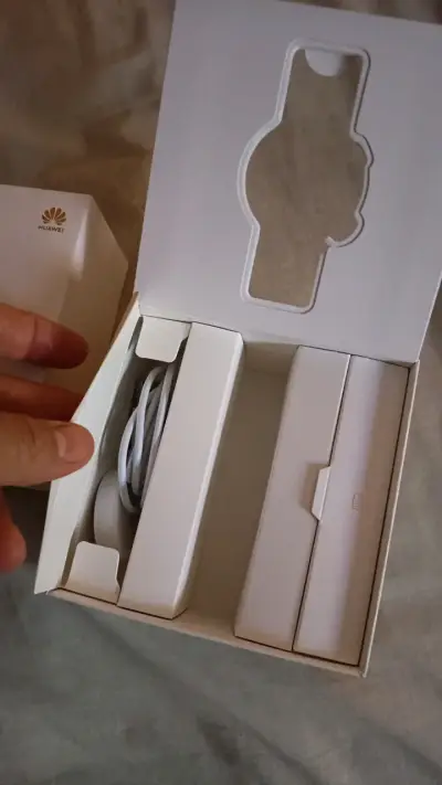 Smartwatch Huawei Watch GT 5 dorado con correa blanca - miniatura 4