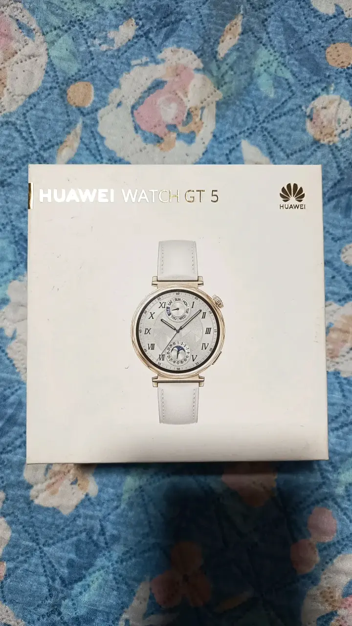 Smartwatch Huawei Watch GT 5 dorado con correa blanca - 5