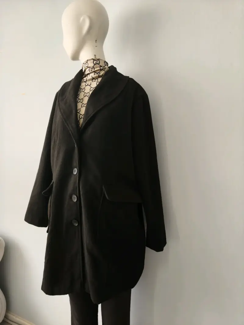 Abrigo negro elegante para mujer Brigitte naux - 4