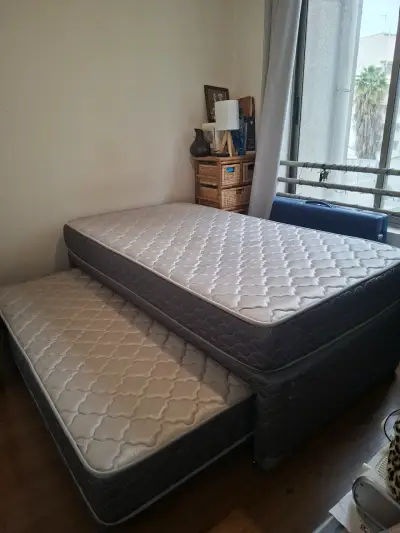 Cama nido con colchones en buen estado - miniatura 2