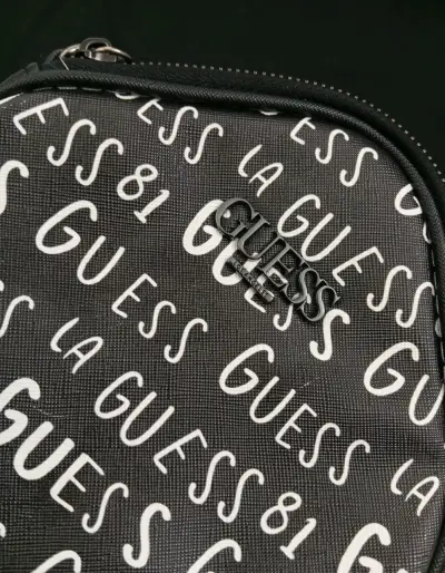 Bolso bandolera Guess negro con logo - miniatura 1