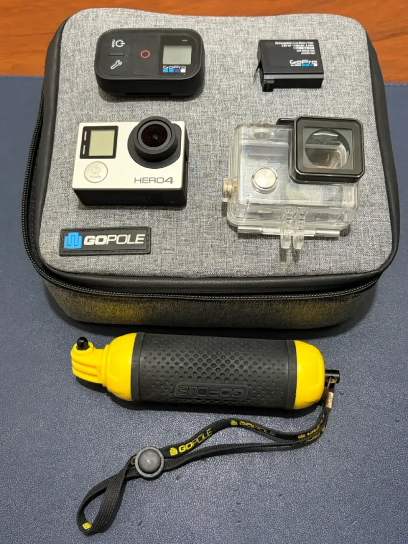 Cámara GoPro Hero4 con accesorios y estuche - 2